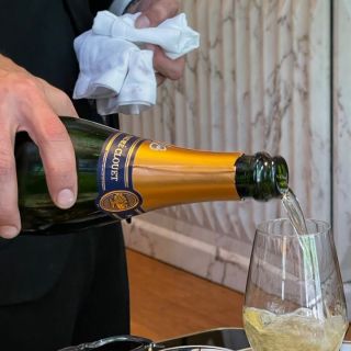 Katram ir savas prioritātes, bet mūsu galvenā prioritāte ir vīns! ??
⠀
Mums ir plašāka vīnu un šampanieša izvēle! ?
⠀
Ienāc un izvēlies savu dzērienu!
Vinitim.com

⠀
#champagne #weekend #jurmala #riga #100reasonstoloveriga #klusaiscentrs #wine #alkoholfreewine #rosewine #whitewine #baltvīns #sarkanvīns #šampanietis